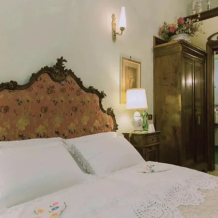 Bed & Breakfast Atmosfere Del Centro Storico 3*