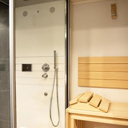 Gold Tower Lifestyle Отель Неаполь