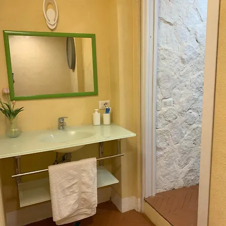 La Casa Nel Tufo *