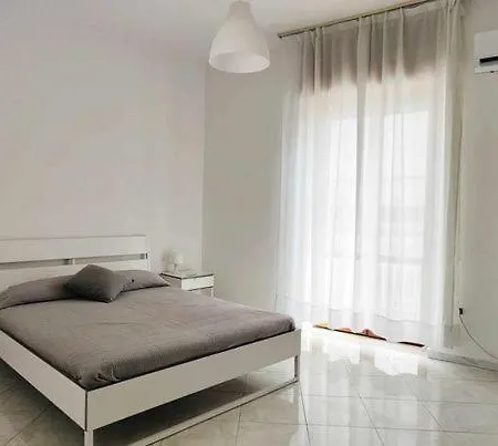 Napoli Felix: Soggiornare Al Centro In Posizione Tranquilla Apartamento