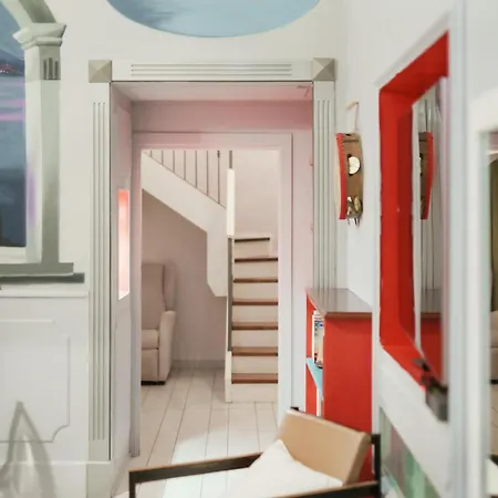 Apartment Art-filled, Luxury Finished 2br Escape In Vomero *