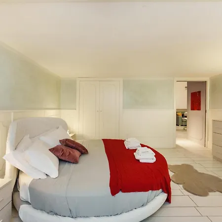 Art-filled, Luxury Finished 2br Escape In Vomero Apartment