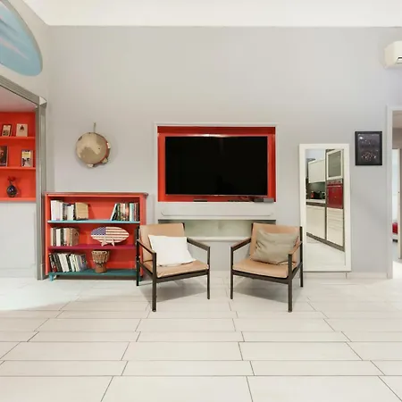 Art-filled, Luxury Finished 2br Escape In Vomero Apartment *