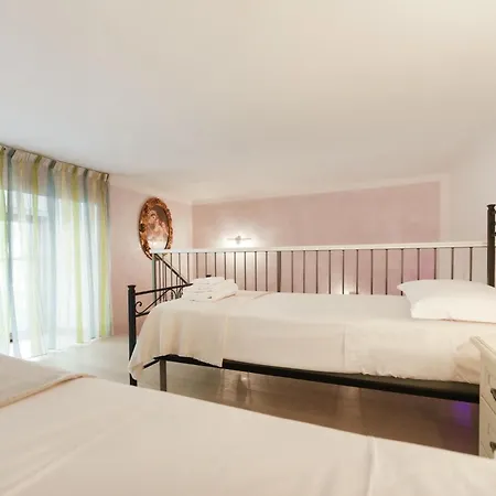 Art-filled, Luxury Finished 2br Escape In Vomero Apartment