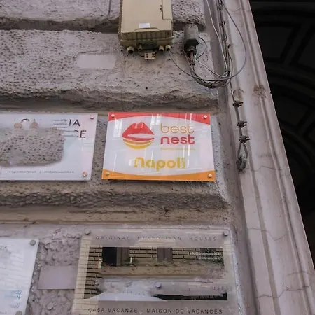 Nest Near Metrostop 那不勒斯