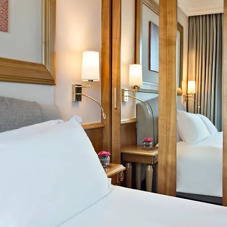 Renaissance Mediterraneo Otel