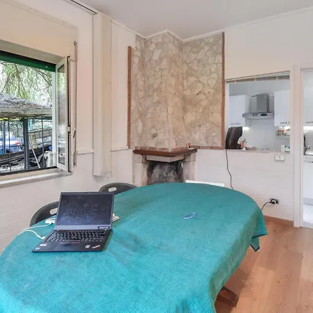 Hébergement de vacances 2 Bedroom Cozy In Naples
