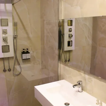 Blackwoody Contemporary - Centro Storico Via Toledo Pensionat Neapel