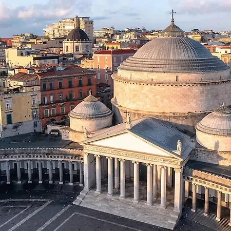Konukevi Chiaia Napoli