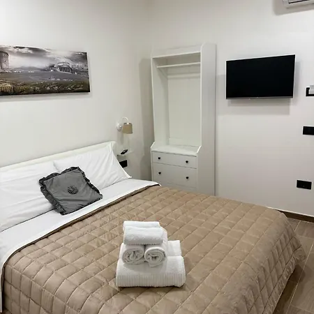 Residenza Trinita * Naples