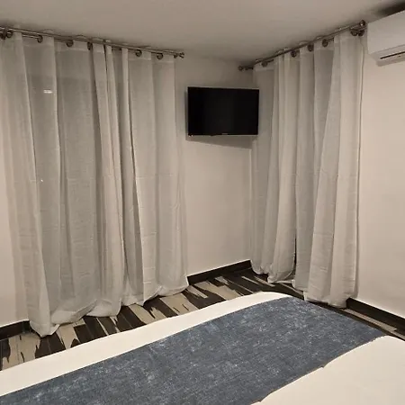 Napoli Central Stay Rooms 게스트하우스 *