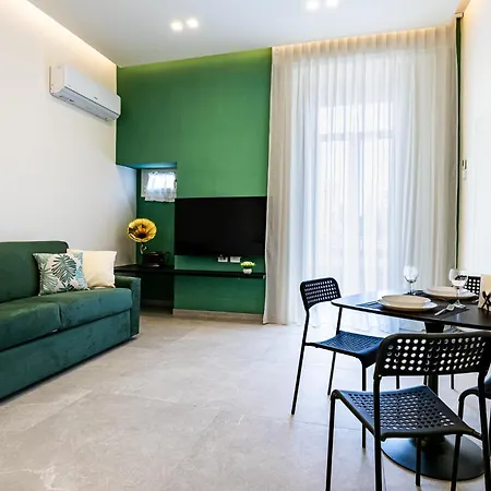 Alyde Naples