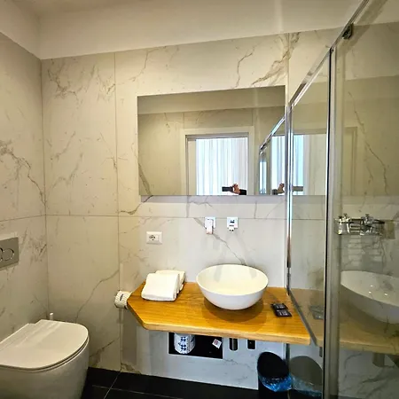 Monteoliveto Place *