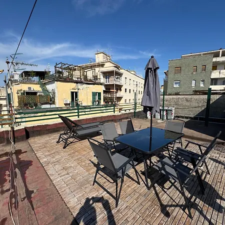 Amazing And Penthouse With Terraces In The Heart Of Неаполь