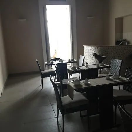 Chez Moi Couette-café 2*
