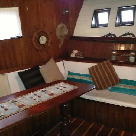 Botel El Pirata Boat Neapel