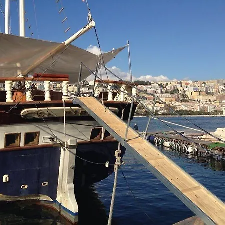 El Pirata Boat Neapel
