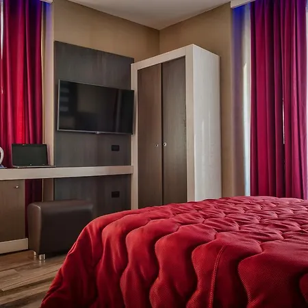 Hotel Angioino & 3*