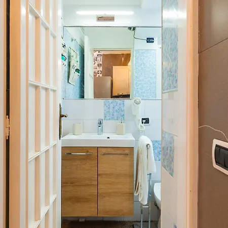 Borgo S. Antonio Abate I - Bh 89 * Napoli