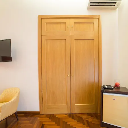Chiaia 32 Гостевой дом 3*