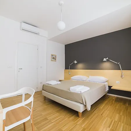 Le Stanze Di Piazza Dei Martiri Alojamento de Acomodação e Pequeno-almoço 5*