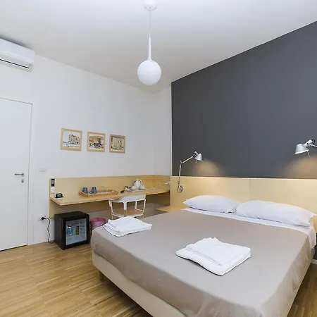 Le Stanze Di Piazza Dei Martiri 5*
