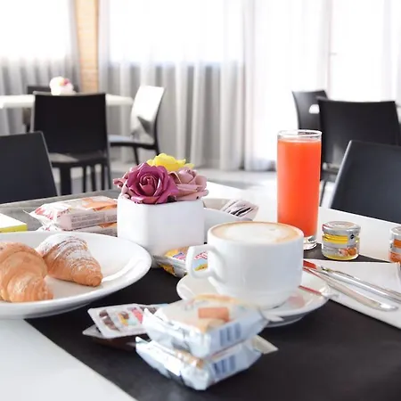 Fly Boutique Hotel 3*