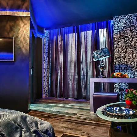 Hotel Angioino & 3*