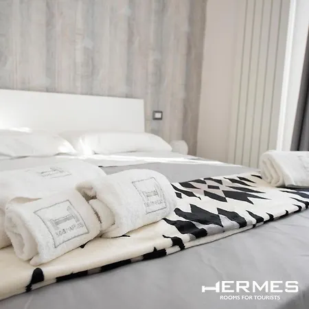 Hermes For Tourists Napels
