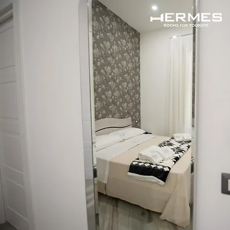 Hermes For Tourists Napels