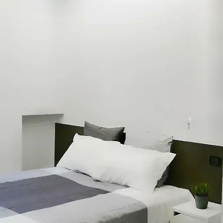 Guest house Centro Storico - Fermata Montesanto 2*