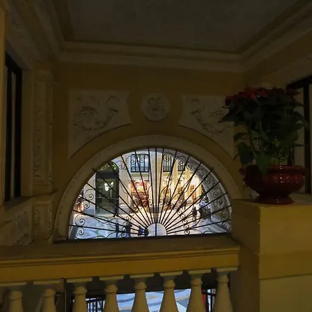 Konukevi Domus Sibyllina, Galleria Umberto I