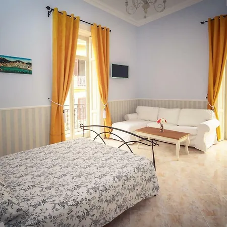 Central Bed & Breakfast Napoli