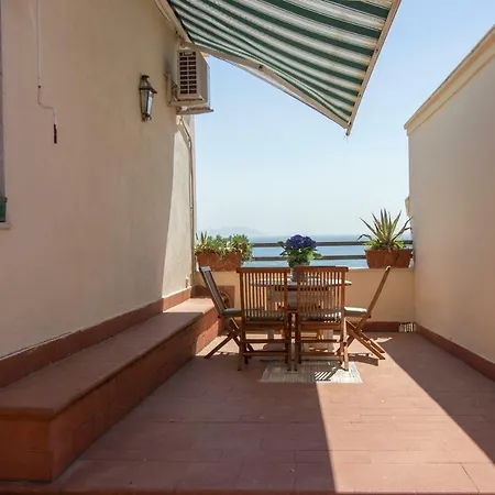 Le Terrazze A Mergellina Bed & Breakfast 2*