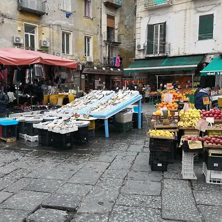 L' Arcata A Montesanto Naples