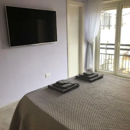 Guest house Easyhomeinnaples 3*