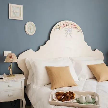 La Maison Romantique Bed and breakfast *
