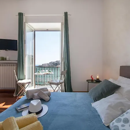 Napolicentro Mare - Sea View & Bed & Breakfast 2*