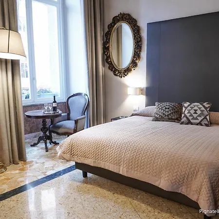 Bed & Breakfast Dimora Donna Elena Neapel